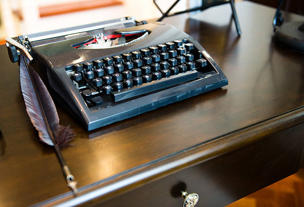 古いビンテージタイプライター - typebar typewriter key 1940s style typewriter ストックフォトと画像