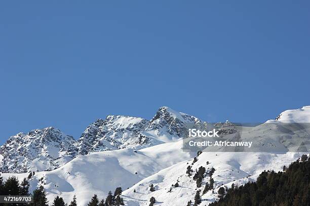 Zima Panorama Górskimi Szczytami Praxmar Tyrol Austria - zdjęcia stockowe i więcej obrazów Alpy