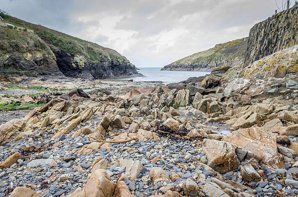 superbe littoral et plages dans port quin. - english quin photos et images de collection