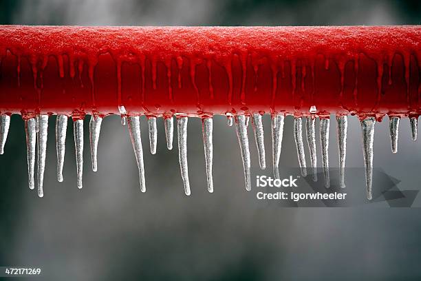 Frozen Bar Stockfoto en meer beelden van Pijp - Buis - Pijp - Buis, Bevroren, Buitenopname