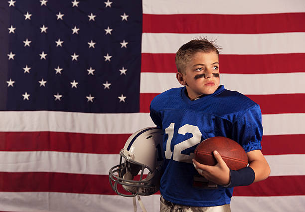 jugador de fútbol americano - youth league american football childhood helmet fotografías e imágenes de stock