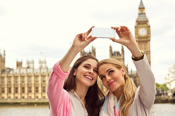 istock Friends in London 472172743