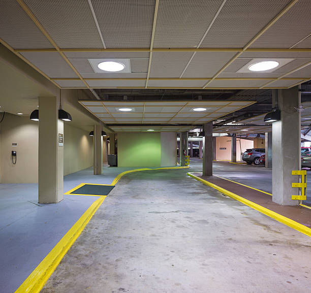 istock Hotel guest arrival parking area 472173531