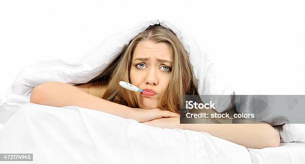 Frau Mit Grippe Stockfoto und mehr Bilder von Bedecken - Bedecken, Bett, Bettbezug