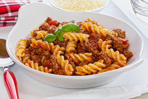 pasta ragù - fusilli foto e immagini stock