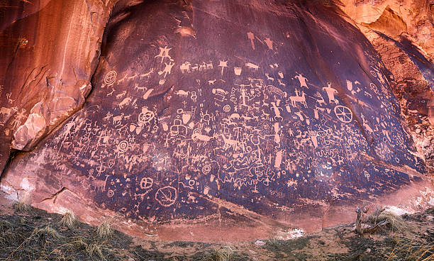 Newspaper Rock, Southeast Utah Pano Newspaper rock is a protected wall with ancient Anasazi Indian petroglyphs puebloan peoples stock pictures, royalty-free photos & images