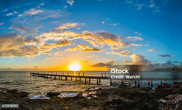 Piękny Zachód Słońca Na Morzu Karaibskim - zdjęcia stockowe i więcej obrazów Ameryka Łacińska - Ameryka Łacińska, Bez ludzi, Brzask