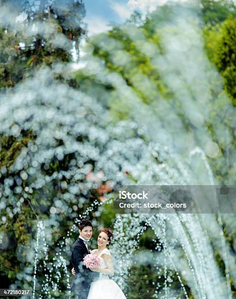 Emociones Foto de stock y más banco de imágenes de Abrazar - Abrazar, Adulto, Adulto joven