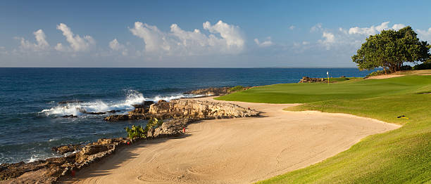 istock Golf Green By The Ocean 472180329