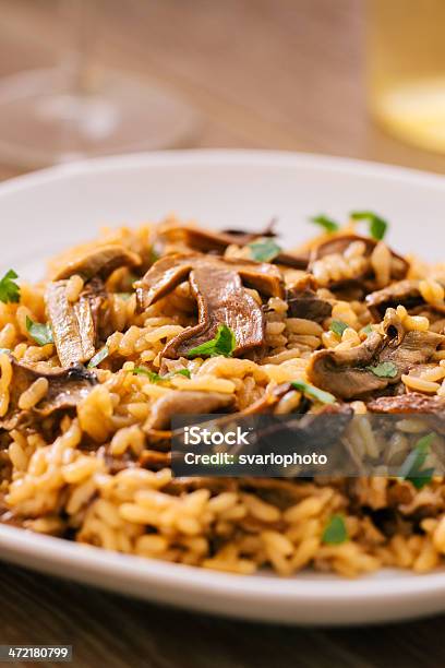 Risotto Con Funghi - Fotografie stock e altre immagini di Alimentazione sana - Alimentazione sana, Ambientazione interna, Bianco