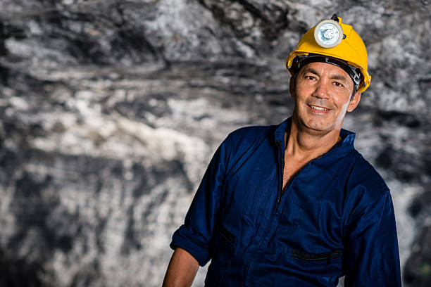 man working in a mine - mine of salt 뉴스 사진 이미지