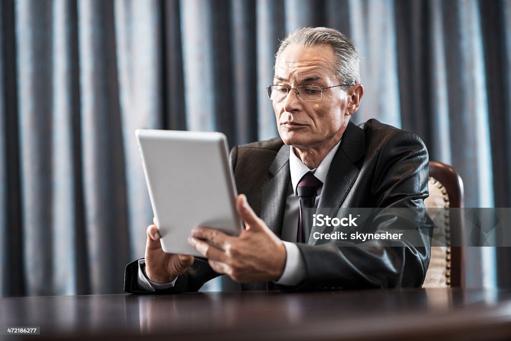 Geschäftsmann mit touchpad. - Lizenzfrei Berufliche Beschäftigung Stock-Foto