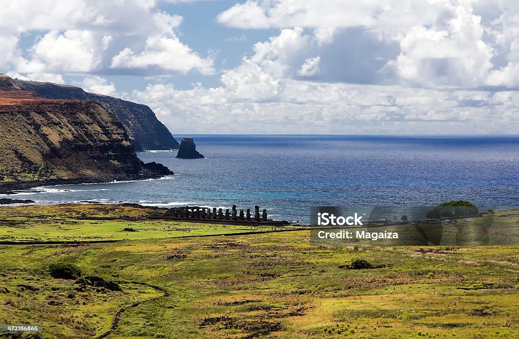 Moai esistente sull'Isola di Pasqua - Foto stock royalty-free di Ahu Tongariki