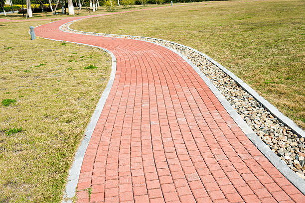 Red Foot Path 410+ Garden Path Footpath Red Brick Stock Photos, Pictures & Royalty ...