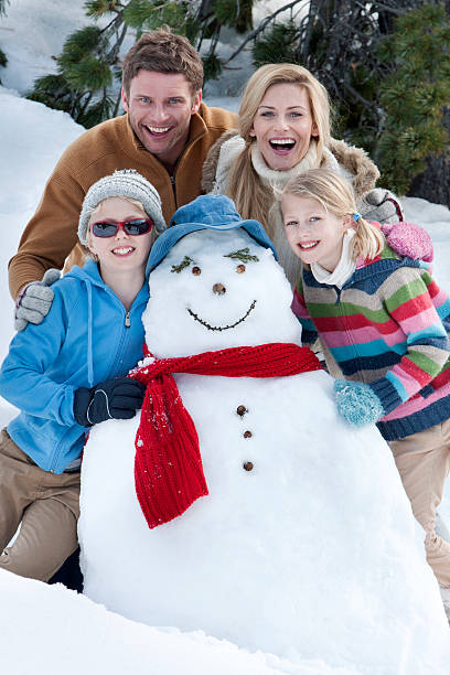 istock Family with Snowman 472190017