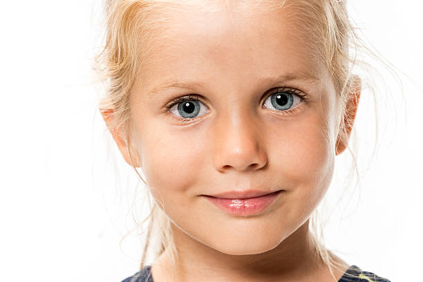 istock Beautiful little girl 472197305