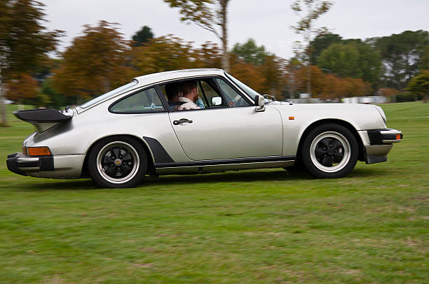 porsche 911 desde 1981 - supercar racecar collectors car domestic car fotografías e imágenes de stock