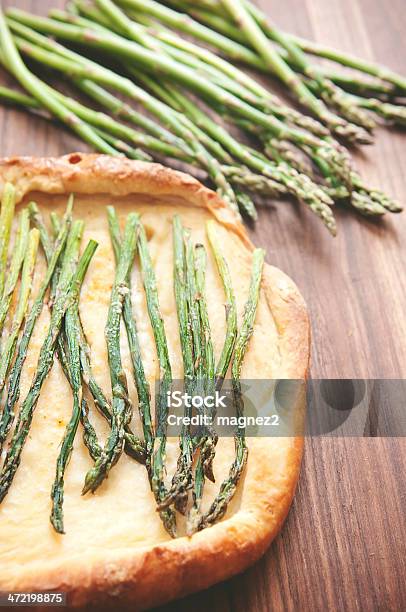 Pizza Vegetariana Foto de stock y más banco de imágenes de Al horno - Al horno, Alimento, Asado - Alimento cocinado