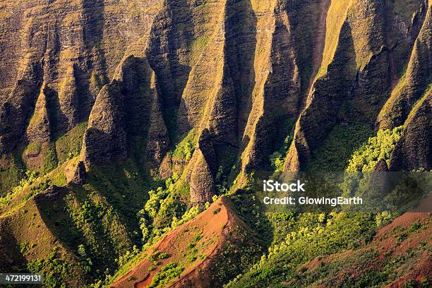 Scogliere Della Costa Di Na Pali - Fotografie stock e altre immagini di Bellezza naturale - Bellezza naturale, Clima tropicale, Composizione orizzontale