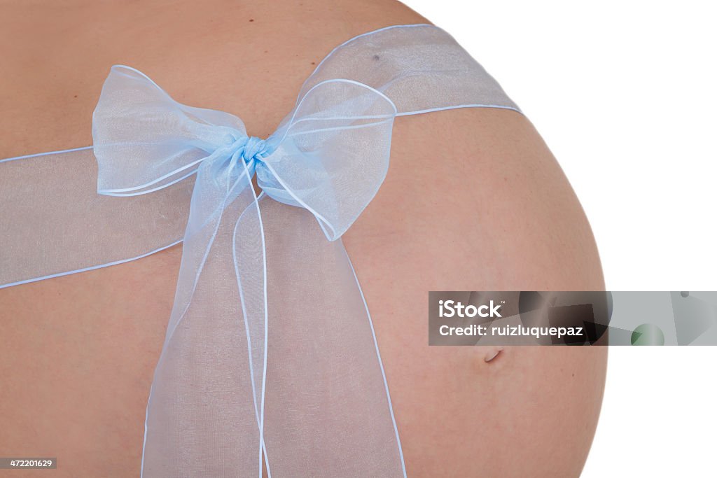 Melhor presente-barriga grávida com laço azul - Royalty-free Abdómen Humano Foto de stock