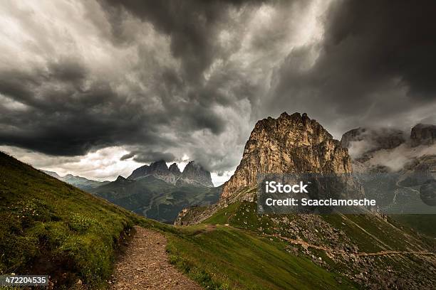 Dolomiti Tra Thunderclouds - Fotografie stock e altre immagini di Occhio del ciclone - Occhio del ciclone, Alto Adige, Ambientazione esterna