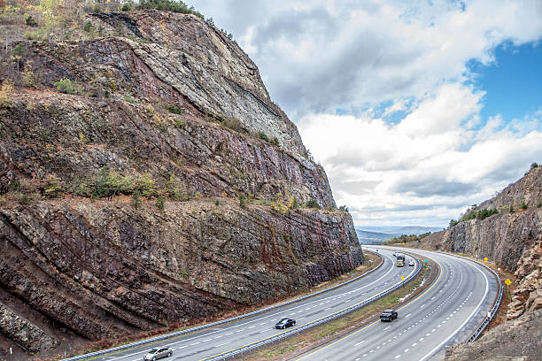 Sideling Hill, Western Maryland Interstate 68 cuts through Sideling Hill, exposing the strata in a syncline syncline stock pictures, royalty-free photos & images