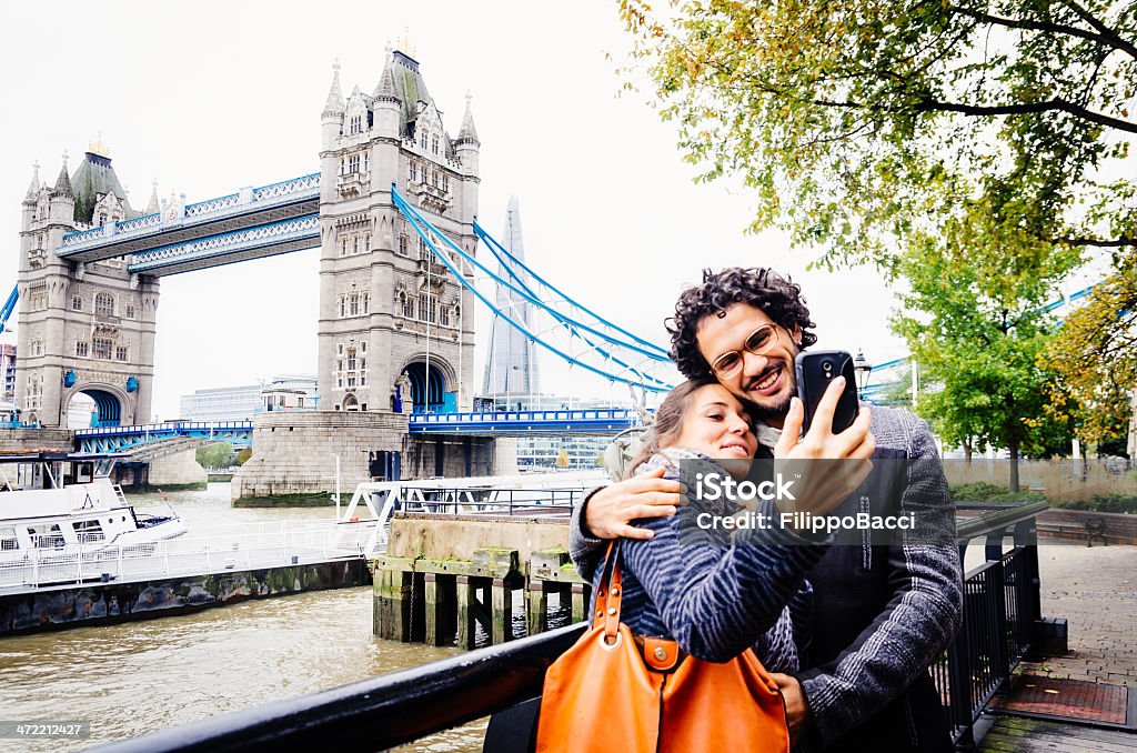 Para selfie w Londynie - Zbiór zdjęć royalty-free (Turysta)