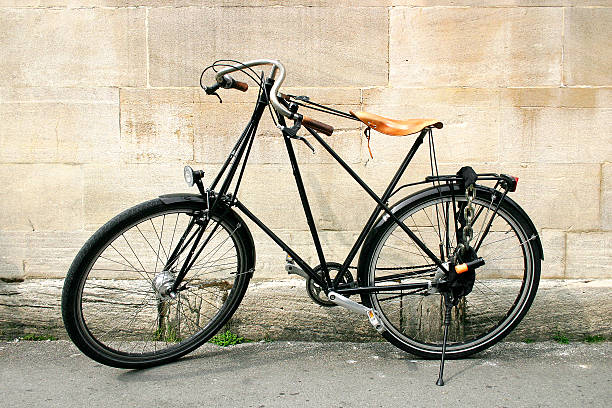 istock Old Style Bicycle in Oxford. 472214188