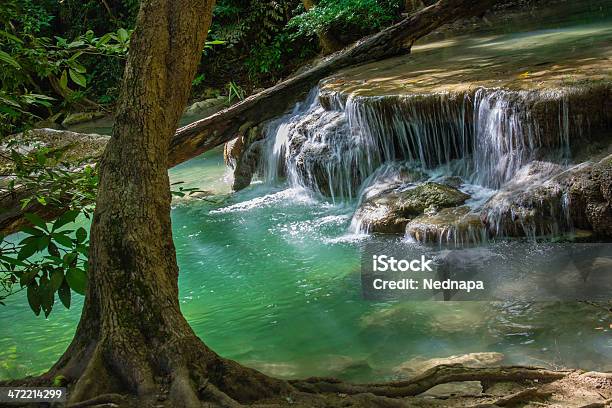 Erawan Cascata Nella Foresta Profonda - Fotografie stock e altre immagini di Acqua - Acqua, Albero, Ambientazione esterna