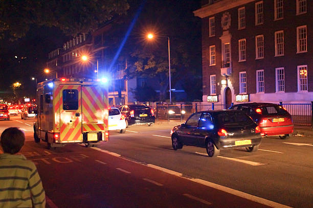 ambulance à londres - pedestrian accident england street photos et images de collection