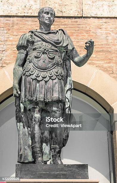 Estátua De Gaius Júlio César Da Rimini Itália - Fotografias de stock e mais imagens de Júlio César - Imperador - Júlio César - Imperador, Primeiro Lugar, Estátua
