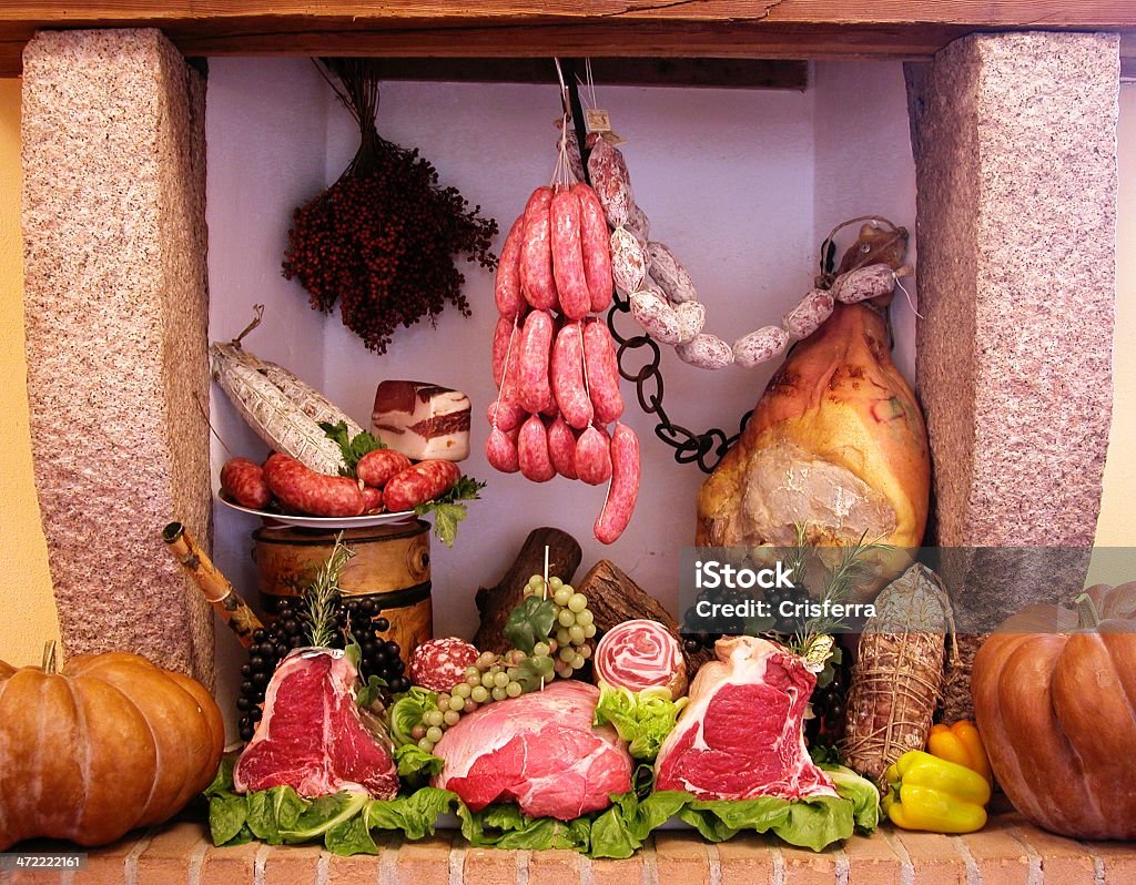 Affettati e composizione di carne - Foto stock royalty-free di Carne