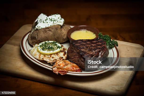 Surf Turf - Fotografie stock e altre immagini di Bistecca di manzo - Bistecca di manzo, Aragosta - Frutto di mare, Cena