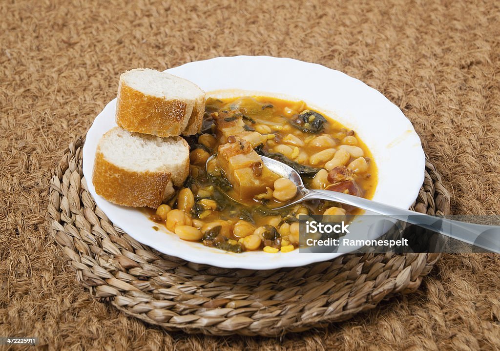 Chickpea and spinach stew. Spanish cuisine. Potaje de Garbanzos y espinacas. Spanish cuisine. Stewed chickpeas with spinach. Bean Stock Photo