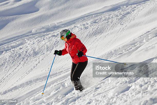 Piste De Esquí Nieve En Polvo Foto de stock y más banco de imágenes de Accesorio de cabeza - Accesorio de cabeza, Actividad, Actividades recreativas