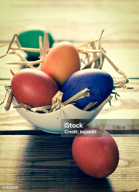 Coloridos Huevos De Pascua Foto de stock y más banco de imágenes de Acontecimiento - Acontecimiento, Celebración - Acontecimiento, Color - Tipo de imagen