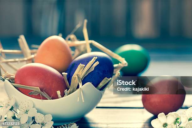 Coloridos Huevos De Pascua Foto de stock y más banco de imágenes de Acontecimiento - Acontecimiento, Arte, Arte y artesanía