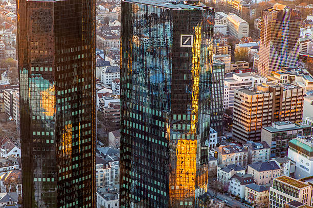 트윈 타워 오브 도이치 은행 in 해질녘까지, 주저우 - deutsche bank 뉴스 사진 이미지