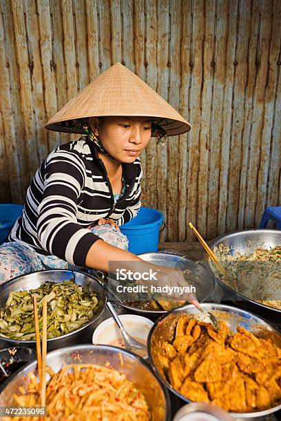 Вьетнамский Поставщика На Местном Рынке Продовольствия — стоковые фотографии и другие картинки Вьетнам