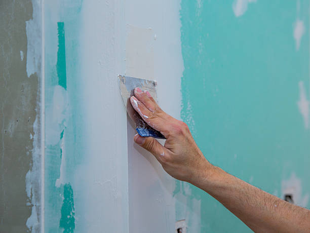 istock drywall hydrophobic plasterboard trowel plastering seam 472236398
