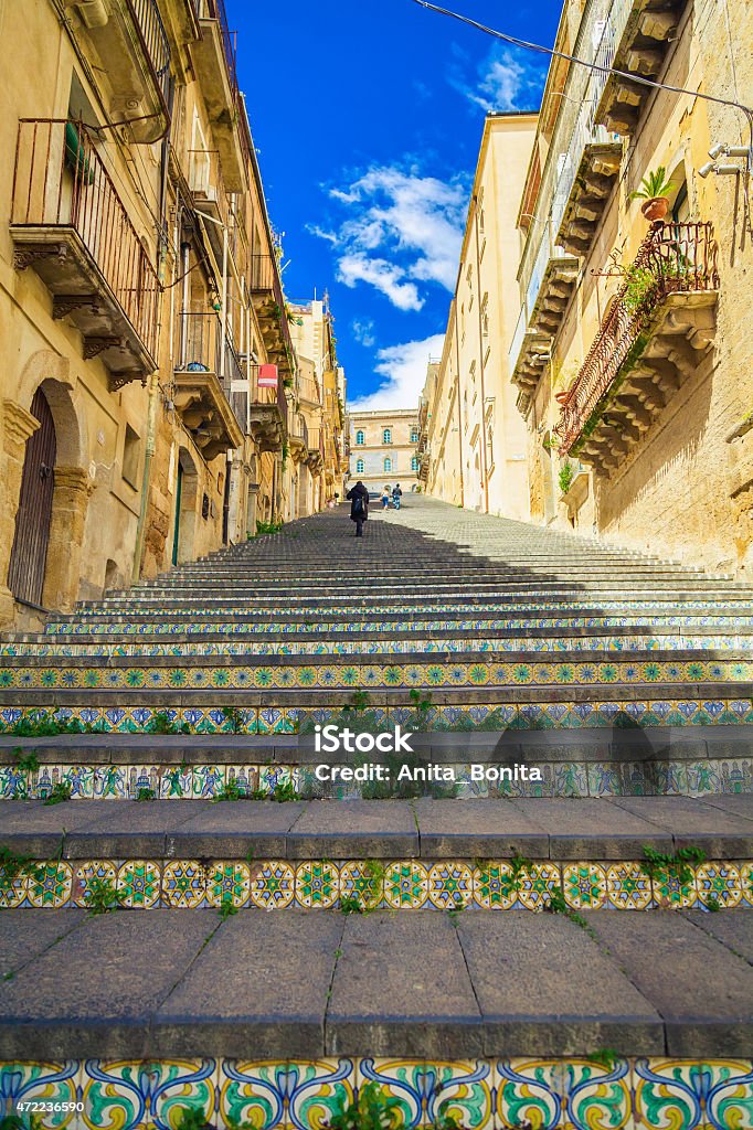 Famosa scalinata di Caltagirone, nella Sicilia - Foto stock royalty-free di Caltagirone