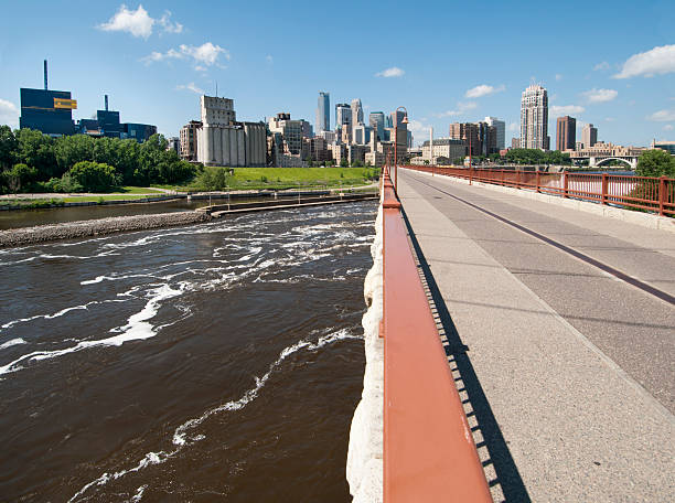 istock View of Minneapolis 472237107