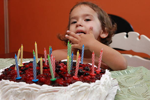 istock Girl and birthday cake 472237588