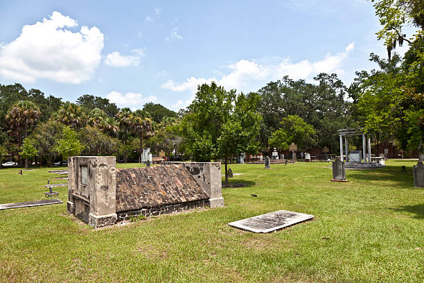colonial park cementerio en savannah - savannah georgia fotografías e imágenes de stock