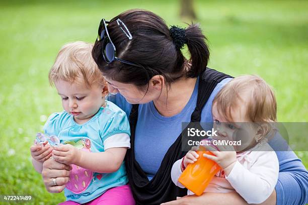 Família Feliz - Fotografias de stock e mais imagens de 12-15 Meses - 12-15 Meses, 35-39 Anos, 6-11 meses