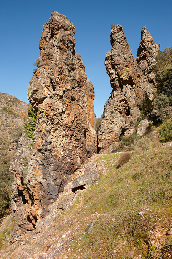 Rocky pinnacles Boqueron paisaje en la ruta.   Cabaneros, España photo