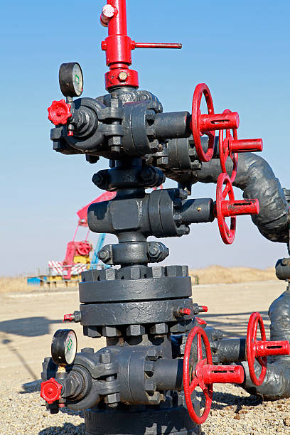 istock The pipe and valve oil fields 472247350
