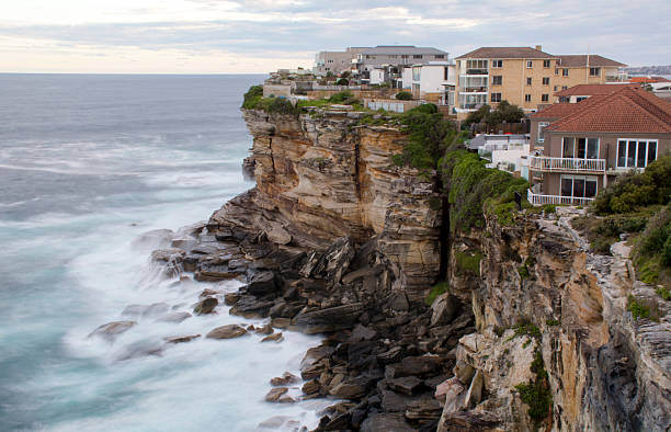 istock Houses on Top of a Cliff 472258602