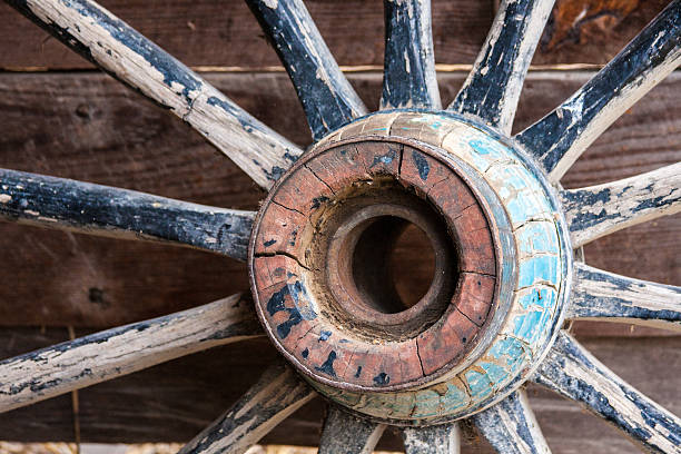 old roda de vagão - wooden hub imagens e fotografias de stock