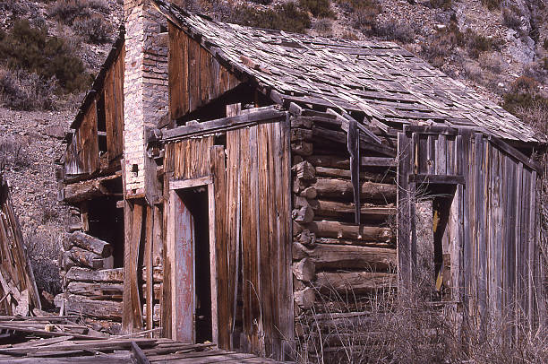 istock Old Rustic Derelict Log Cabin Tintic Mining District Utah 472261430